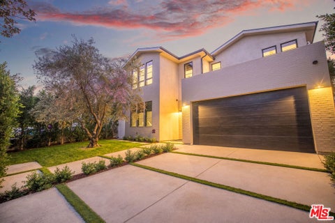 Photo of 4433 Kraft Avenue, Studio City, CA 91602 (MLS # 25619867)