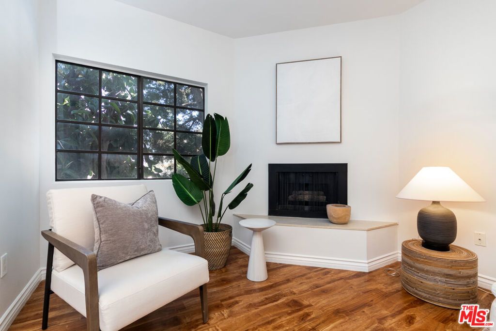 Photo of 17914 Magnolia Boulevard #204, Encino, CA 91316 (MLS # 25596817)