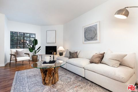 Photo of 17914 Magnolia Boulevard #204, Encino, CA 91316 (MLS # 25596817)