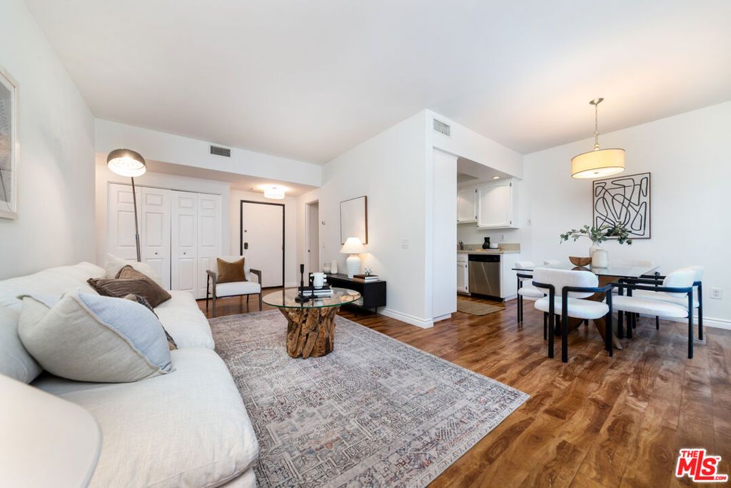 Photo of 17914 Magnolia Boulevard #204, Encino, CA 91316 (MLS # 25596817)