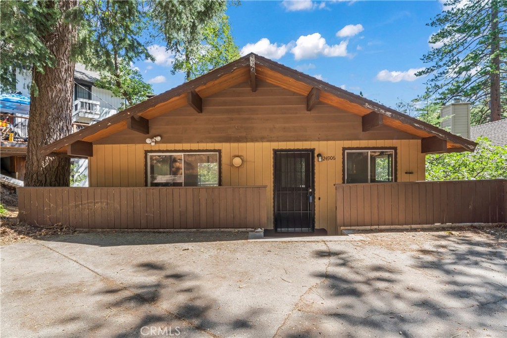 Charming Cabin – Ideal for Full-Time Living or a Vacation Getaway
Welcome to your perfect mountain retreat! This cozy cabin offers level entry for easy access, dedicated parking, and a fully fenced backyard, great for pets or relaxing in privacy. Enjoy your morning coffee or evening sunsets on the spacious deck. Whether you're looking for a full-time residence or a weekend escape, this home offers comfort, convenience, and rustic charm. Ideally located close to shopping and the lake, you'll enjoy the best of both convenience and outdoor living. Must see!