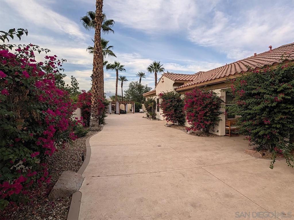 102 Mission Lake Way