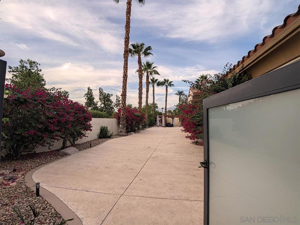 102 Mission Lake Way