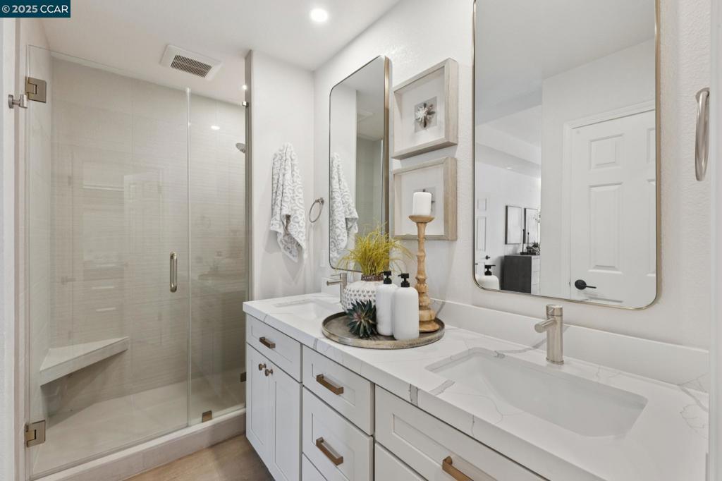 CANYON LAKES - Residential