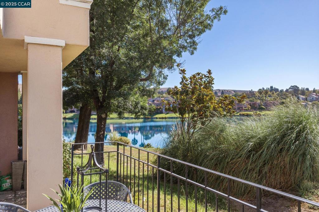 CANYON LAKES - Residential