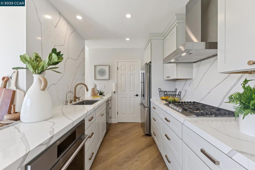 CANYON LAKES - Residential