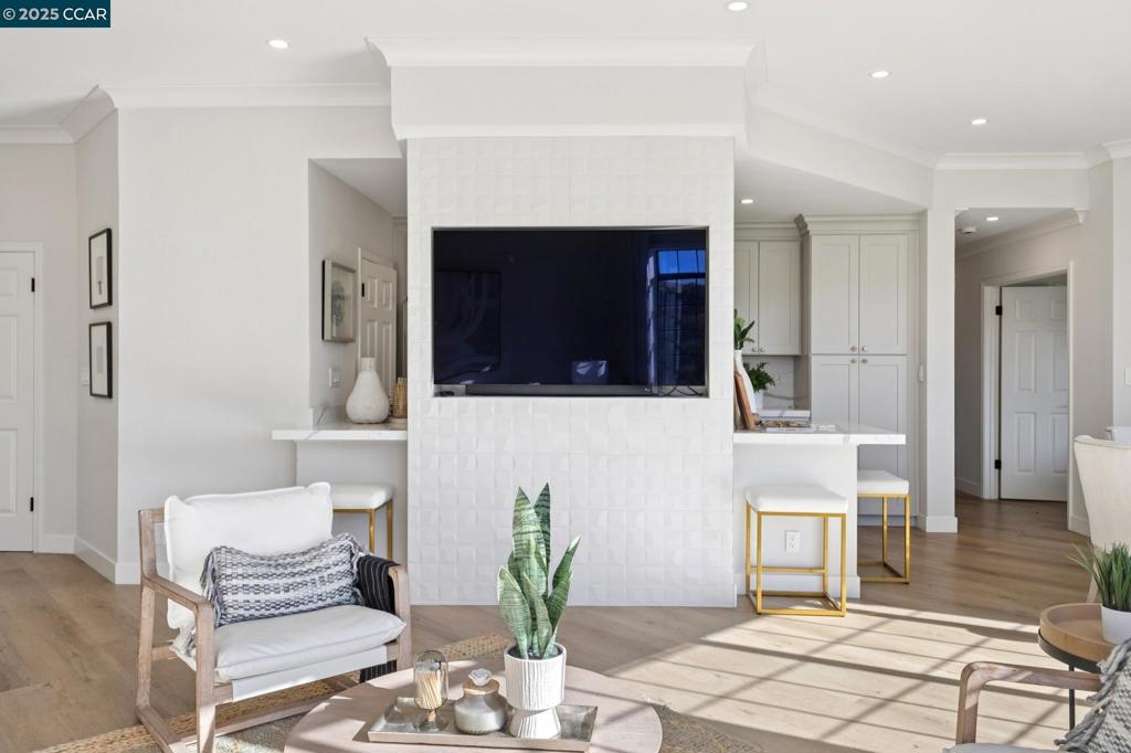 CANYON LAKES - Residential