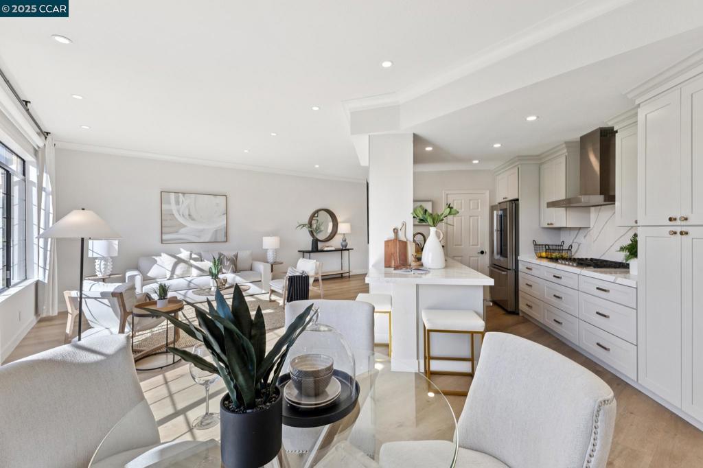 CANYON LAKES - Residential