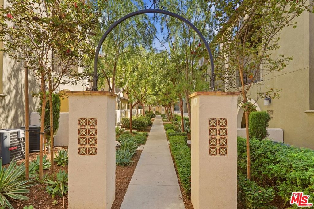 2479 S Tapestry Way