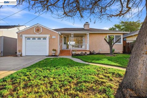 Photo of 17790 Via Arriba, San Lorenzo, CA 94580 (MLS # 41127118)