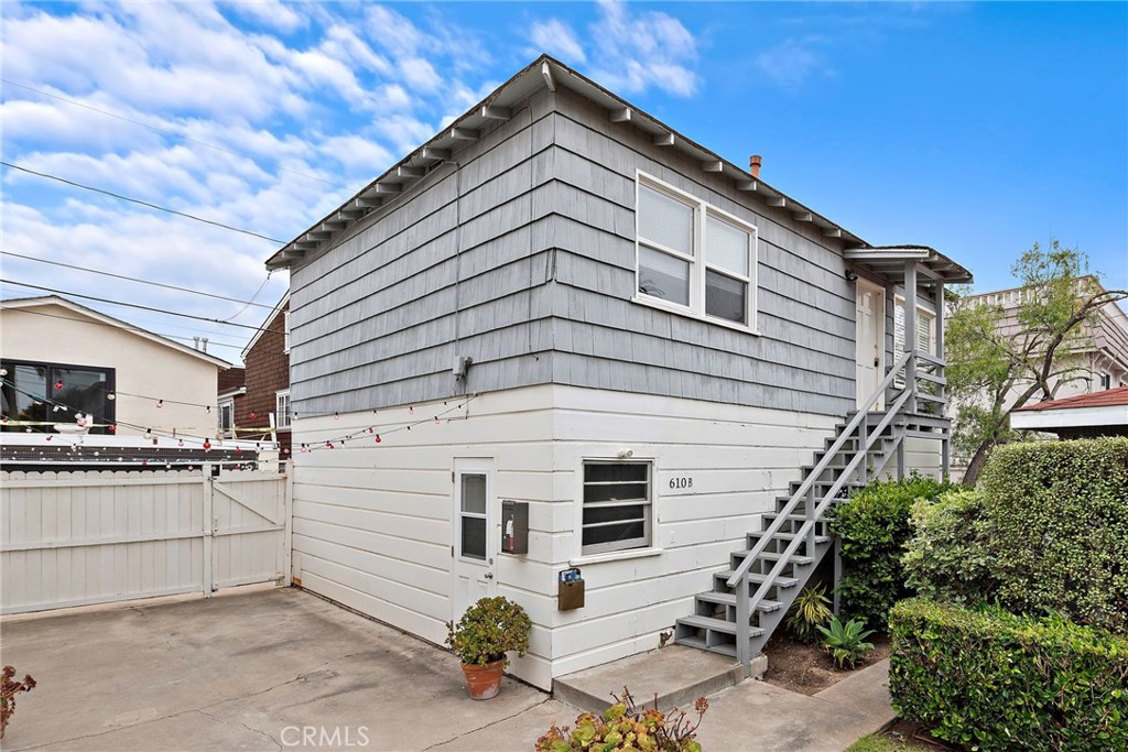 FREE MONTH of June move-in special! 6 month lease available thereafter (through the end of 2025).
Super quaint and adorable cottage, featuring 2 bedrooms/ 1 bathroom w/ all the character you want. Centrally located and close walking distance into CDM Village. Comes w/ 1 car enclosed garage. Large shared gated courtyard w/ other units. Unit B is the back, upstairs unit.
Come enjoy the summer vibes that CDM has to offer and stay free until July 1st. Move in now!