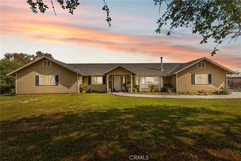 Photo of 31021 Blue Heron Way, Coarsegold, CA 93614 (MLS # FR26069806)