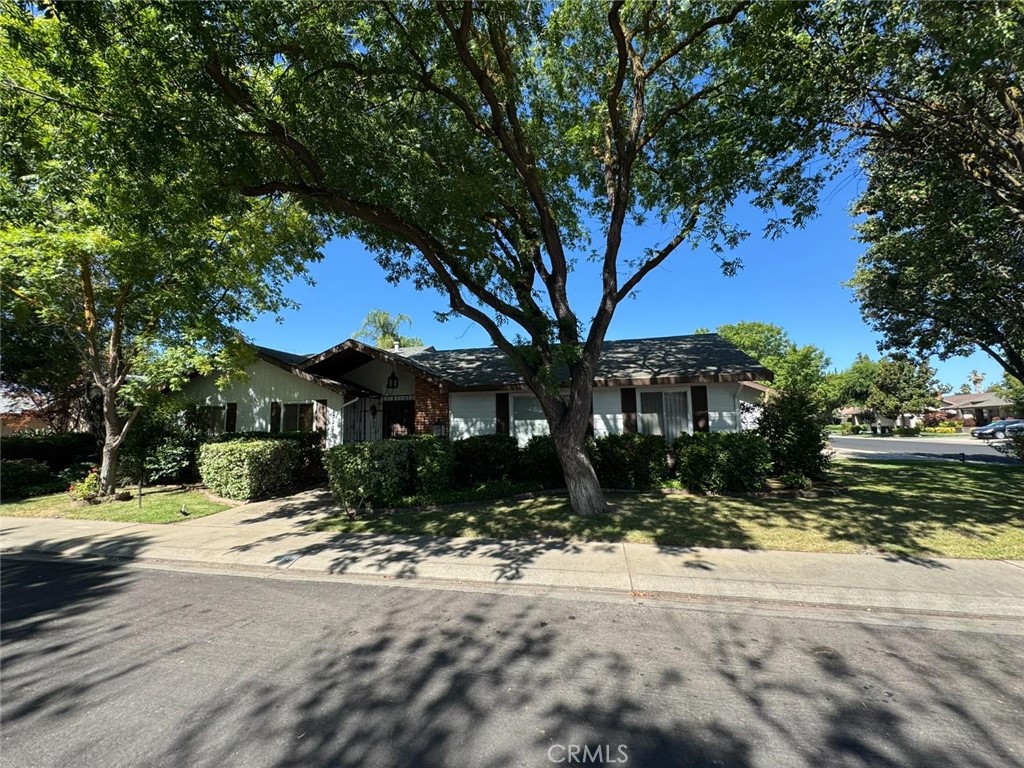 Located in Romano Estates, near Sonoma and Lakewood schools, this single story, three bedroom two bath home, -with a
pool in the back- sits on a corner lot. Many trees shade the home which offers an open floor plan and spacious bedrooms.
Come have a closer look, and write an offer. Neighborhood shows pride of ownership. The roof is water tight, and the
chimney is certified as clean and safe. Pest inspection and other reports are available upon request. The house was built in
1977, and remodeled during the 90's.