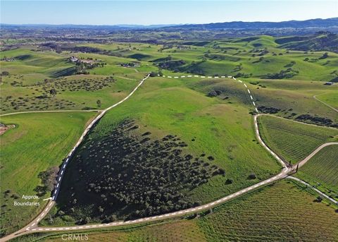 Tiny photo for 1641 Sutliff Road, Paso Robles, CA 93446 (MLS # NS26030854)