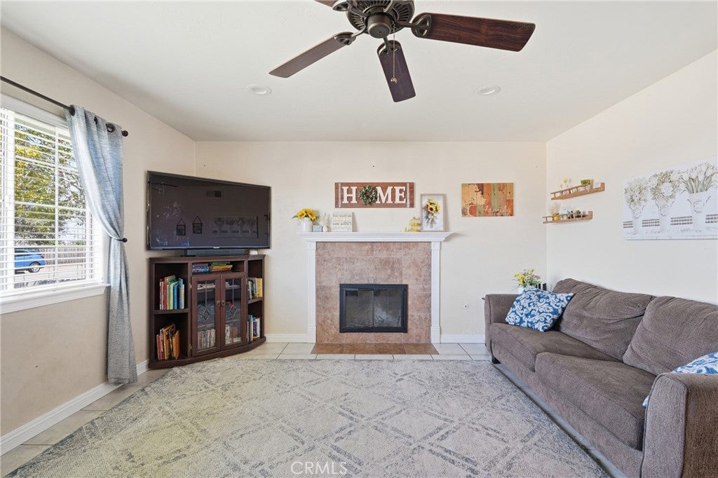 3898 Crestmont