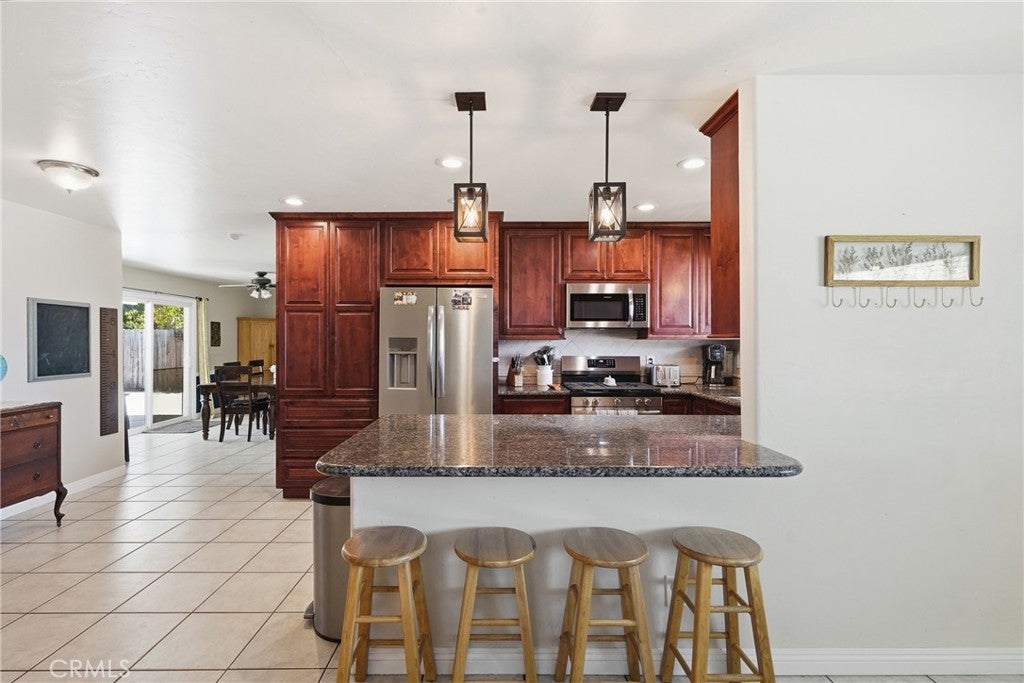 3898 Crestmont