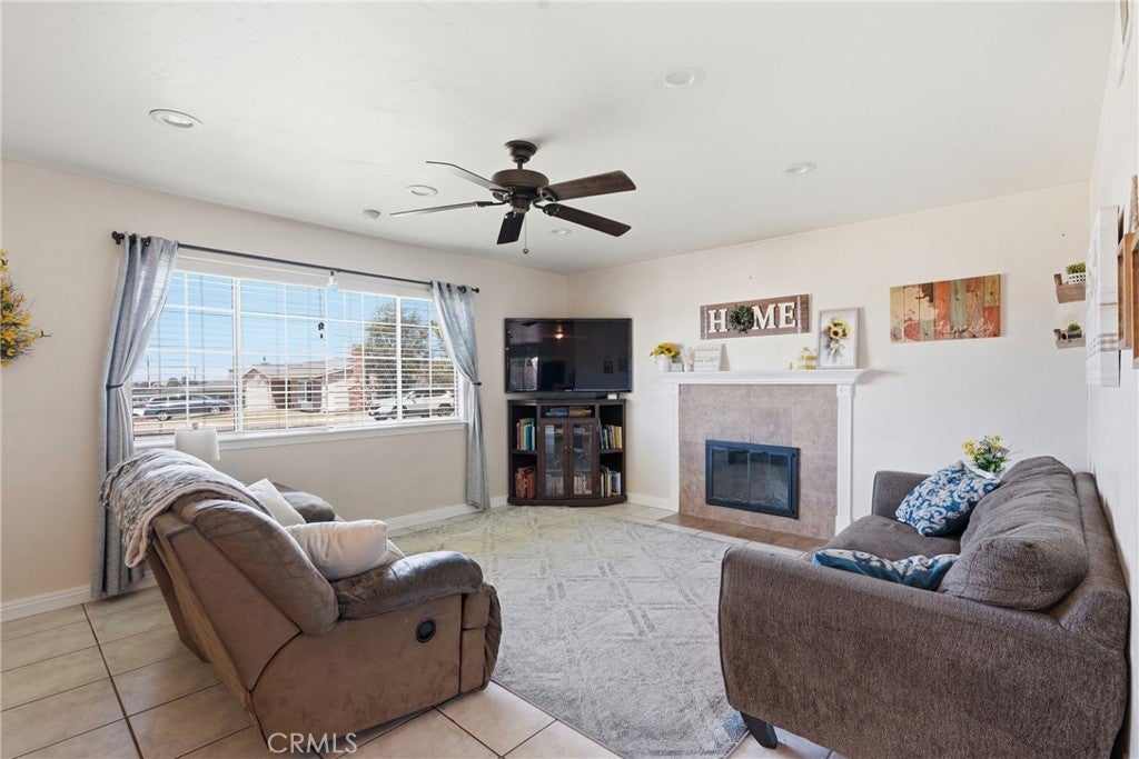 3898 Crestmont