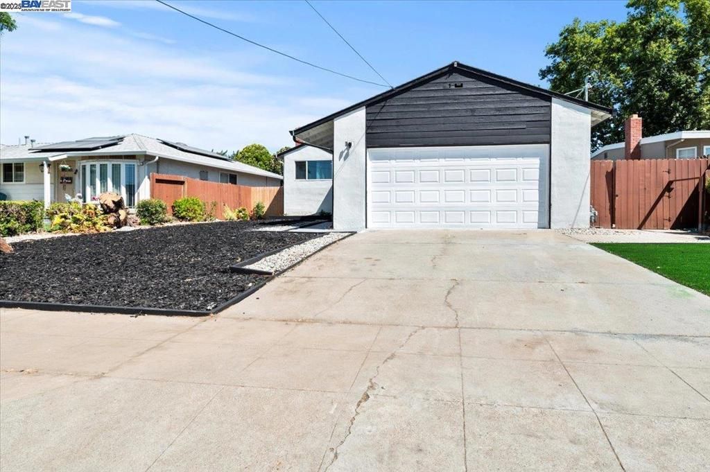 Photo of 974 VENTURA AVE Ave, Livermore, CA 94551 (MLS # 41114675)