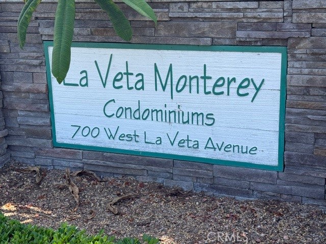 700 W La Veta E4