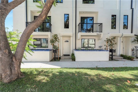 Photo of 10612 Bloomfield Street, Toluca Lake, CA 91602 (MLS # GD26201964)