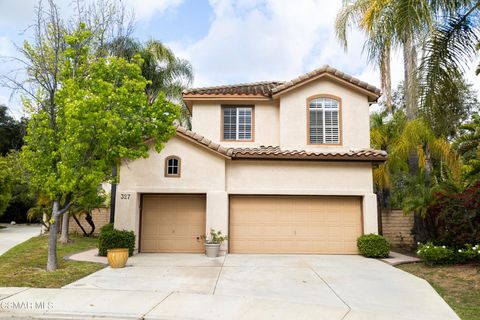 Photo of 327 Savoy Court, Oak Park, CA 91377 (MLS # 226002344)
