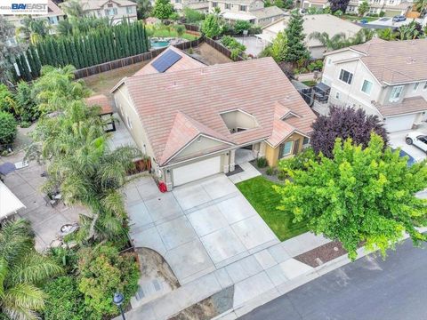 Photo of 1600 Amber Ln Ln, Brentwood, CA 94513 (MLS # 41130108)
