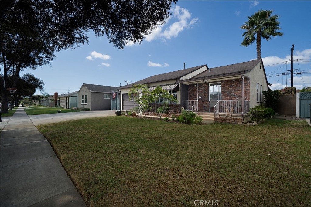 5639 Blackthorne Avenue
