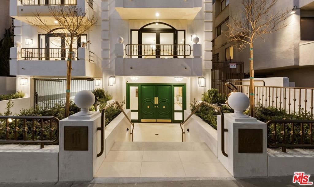 Photo of 11923 Gorham Avenue #102, Los Angeles, CA 90049 (MLS # 26635627)