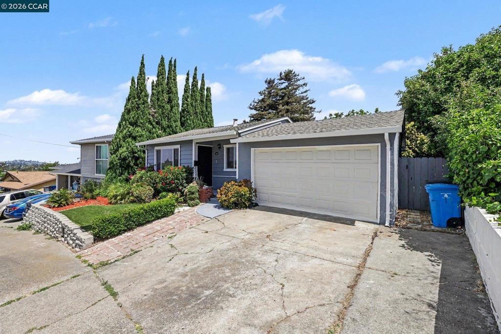 400 Ladera Dr