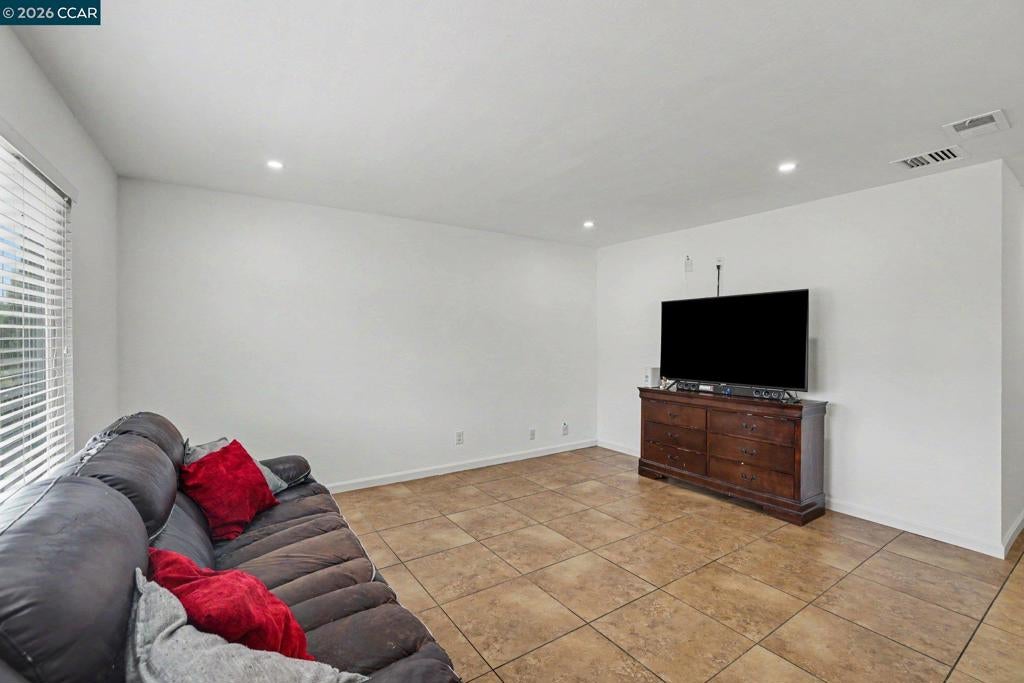 400 Ladera Dr