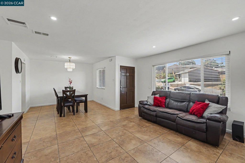 400 Ladera Dr