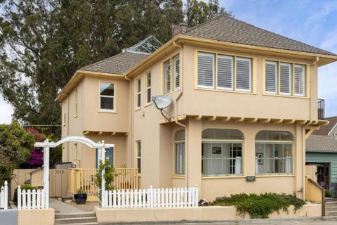 Photo of 114 Carmel Avenue, Pacific Grove, CA 93950 (MLS # ML82051557)
