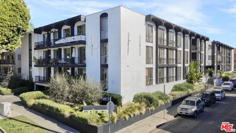 Photo of 8011 Romaine Street, Los Angeles, CA 90046 (MLS # 26642231)