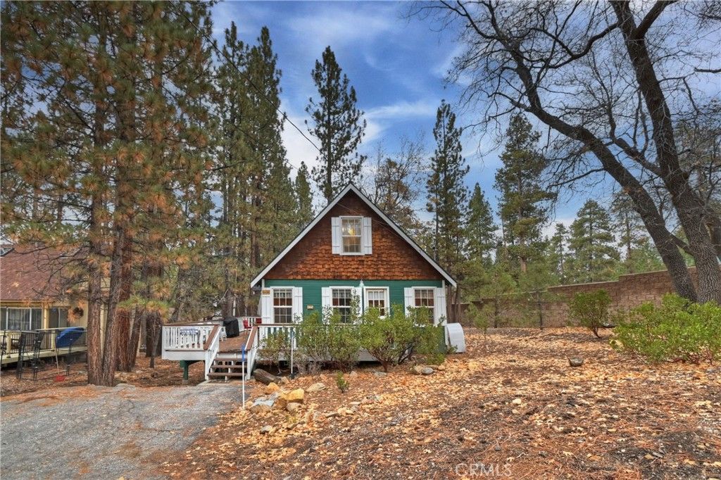 Photo of 41496 Oak St, Big Bear Lake, CA 92315 (MLS # PW25265272)