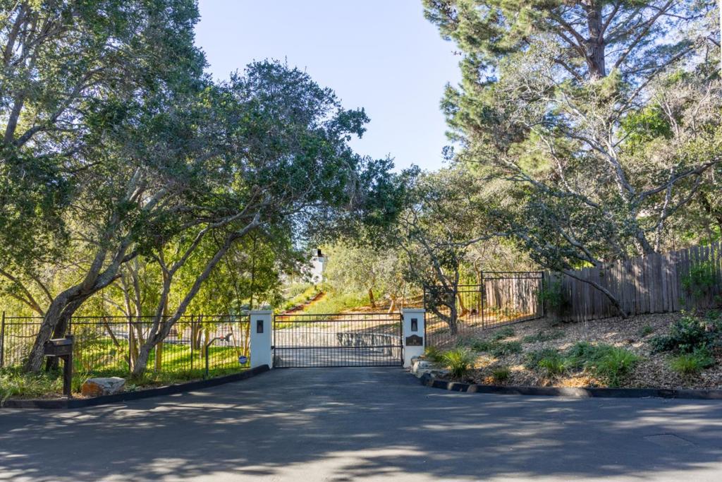 39 Hollins Drive