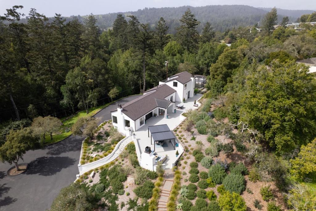 39 Hollins Drive