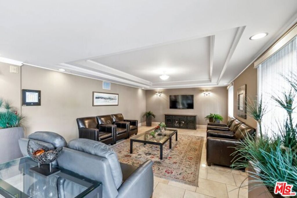 620 S Gramercy Place 226