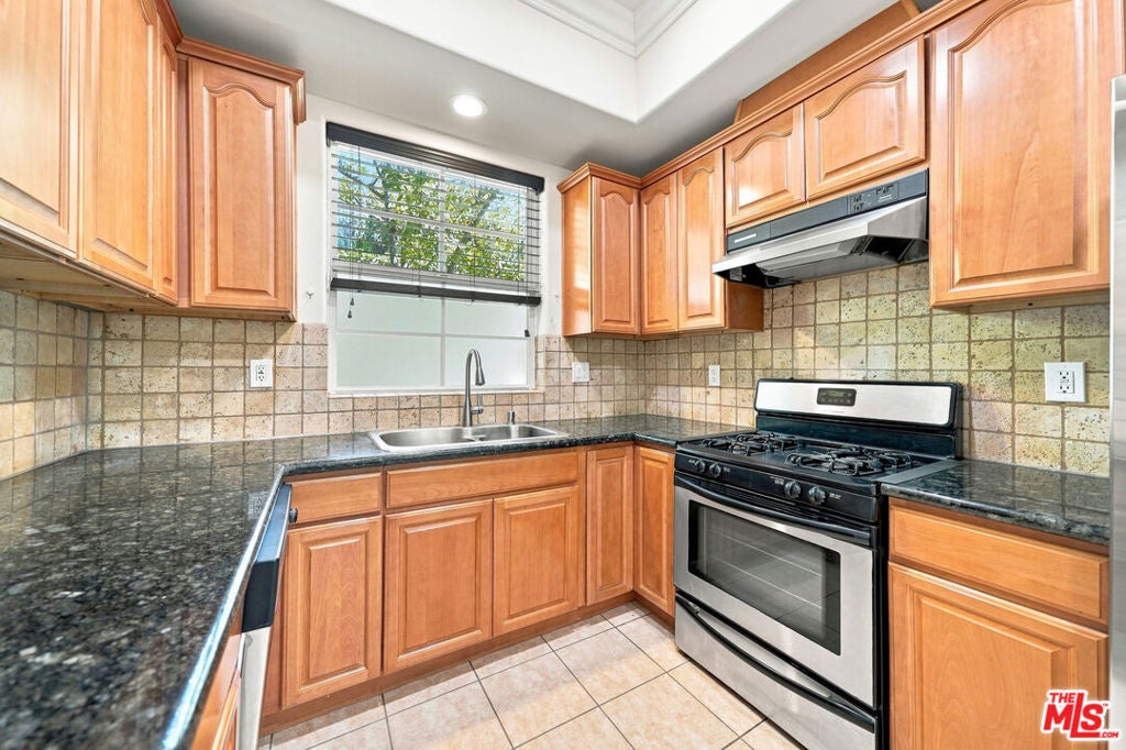 2743 Montrose Avenue 108