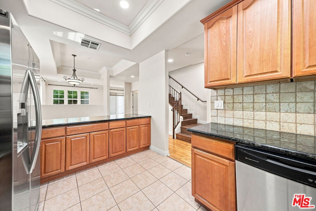 2743 Montrose Avenue 108