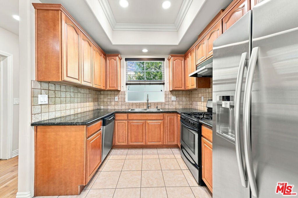 2743 Montrose Avenue 108