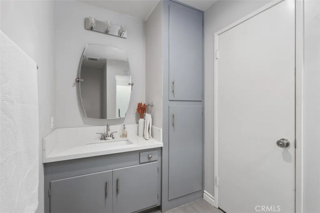 Santa Ana, California 92705, United States, 3 Bedrooms Bedrooms, ,2 BathroomsBathrooms,Residential,Active,191070