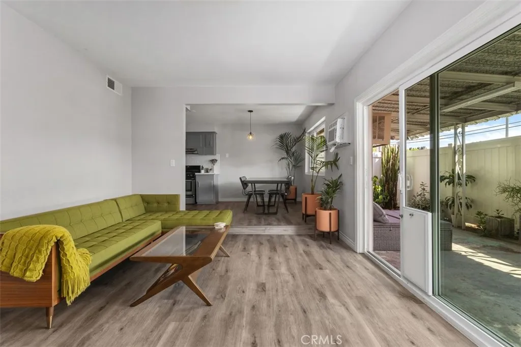 Santa Ana, California 92705, United States, 3 Bedrooms Bedrooms, ,2 BathroomsBathrooms,Residential,Active,191070