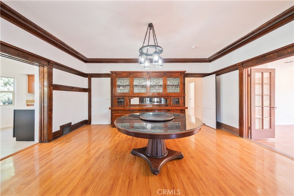 325 W Ramona