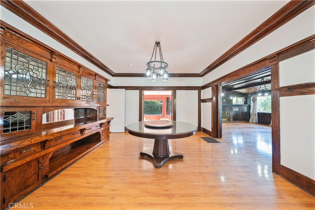 325 W Ramona