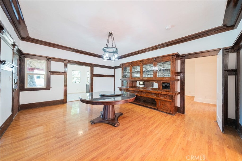 325 W Ramona