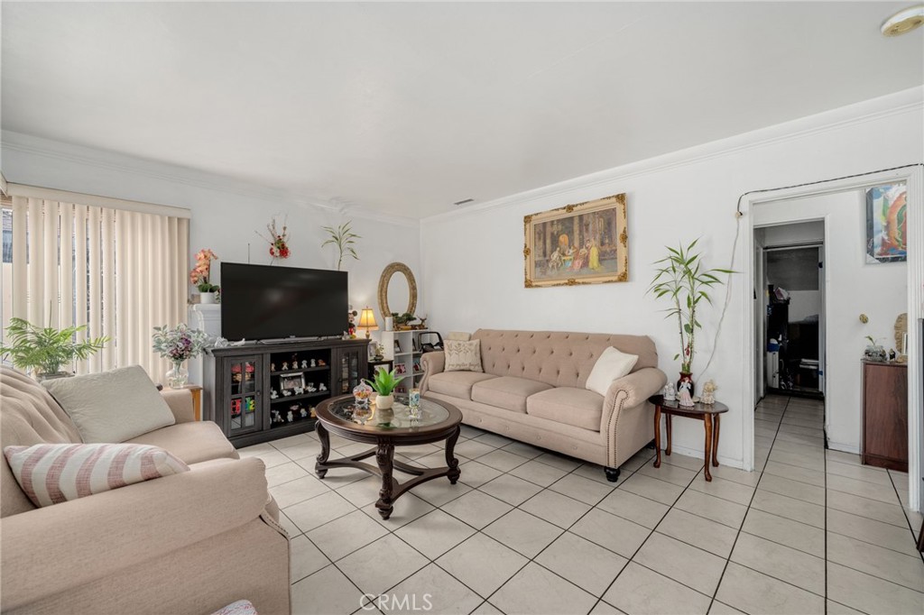 Properties 2 4236 Cortland Street