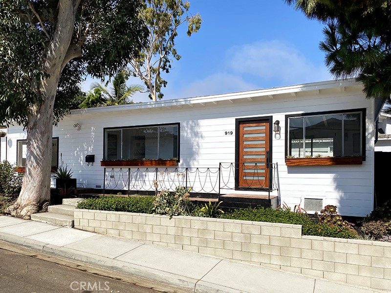Modern and chic bungalow near the beach! This totally remodeled home is quintessential Manhattan Beach living at its finest. Wonderfully landscaped two-bedroom home comes with an extra bonus room/office and two large bathrooms. Beautiful kitchen with large windows for plenty of sunshine, new quartz countertops, new stainless-steel appliances, and professional Bertazzoni range and oven. The living room opens up to the HUGE back yard with deck that is perfect for entertaining on warm summer nights. One car garage comes with an extra space in front and plenty of parking on this less traveled street. Walking distance to award winning schools Pennekamp Elementary and Mira Costa HighSchool, Polliwog and Heights Park, tennis courts, Trader Joe’s, and of course, Manhattan Beach Pier!