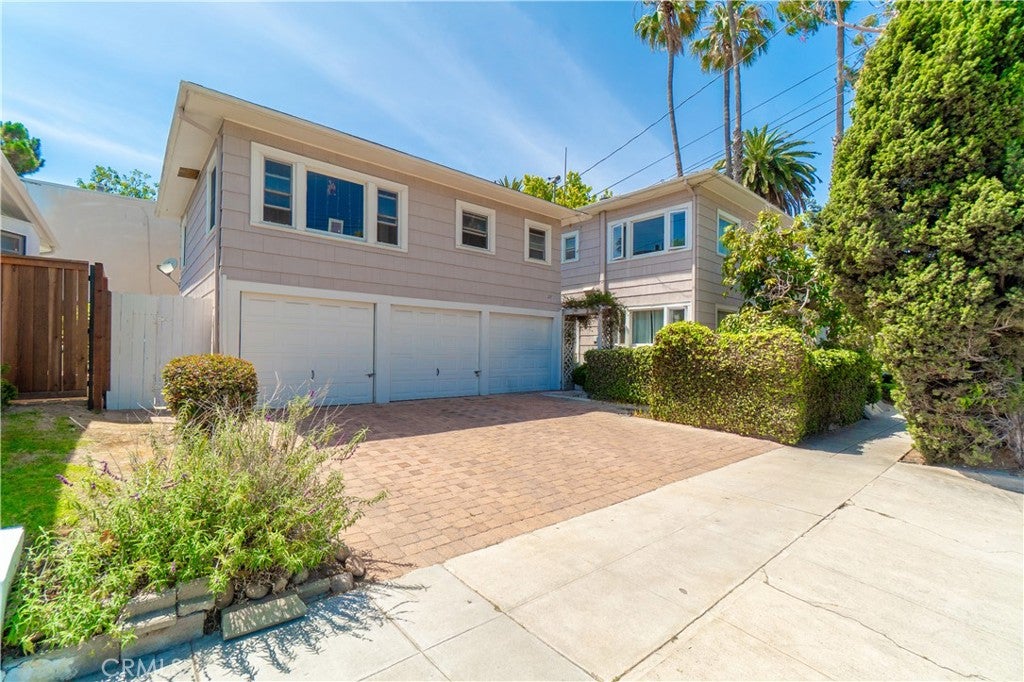 3366 E 1st