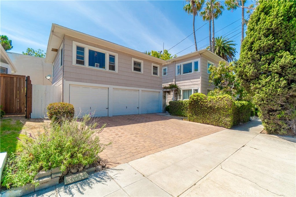 3366 E 1st