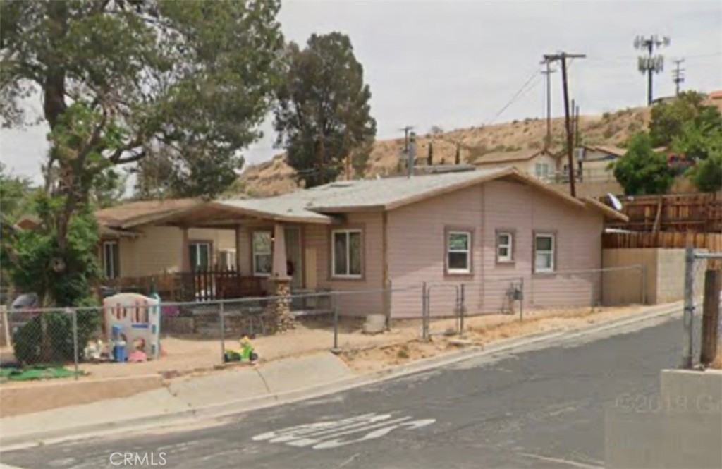 Here is an INVESTOR'S DELIGHT - Welcome to 15307 Hesperia Rd in Victorville! This charming single-story home offers 2 bedrooms and 1 bathroom across 588 sq. ft. of cozy living space. Perfect for a first-time buyer, downsizer, or investor, the property sits on a 3,550 sq. ft. lot with an attached 1-car garage for convenience.
Inside, you’ll find an efficient layout that maximizes every square foot, making the home feel comfortable and inviting. Outside, the manageable lot size provides just the right amount of space for easy upkeep while still offering room for outdoor enjoyment.
Located near shopping, dining, schools, and commuter routes, this home combines affordability with everyday convenience. Whether you’re looking to purchase your very first home or add to your investment portfolio, this is a fantastic opportunity in the heart of Victorville.
Property to be sold in as-is condition.